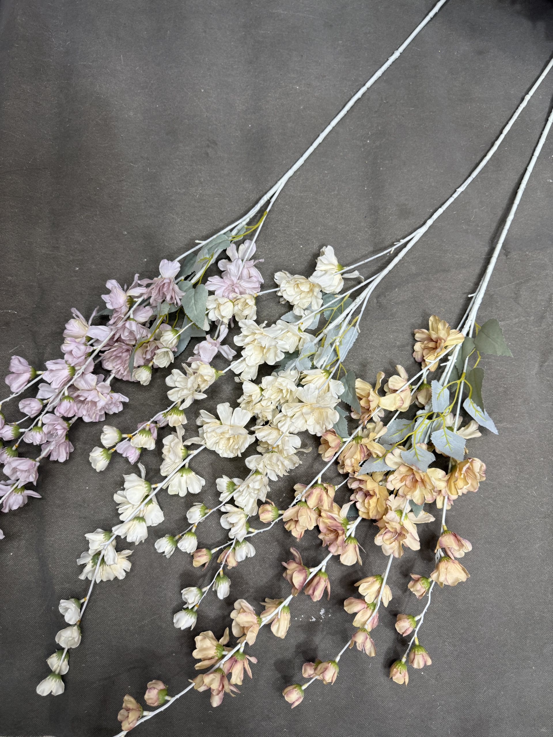 Vara de orquídea artificial con varias flores