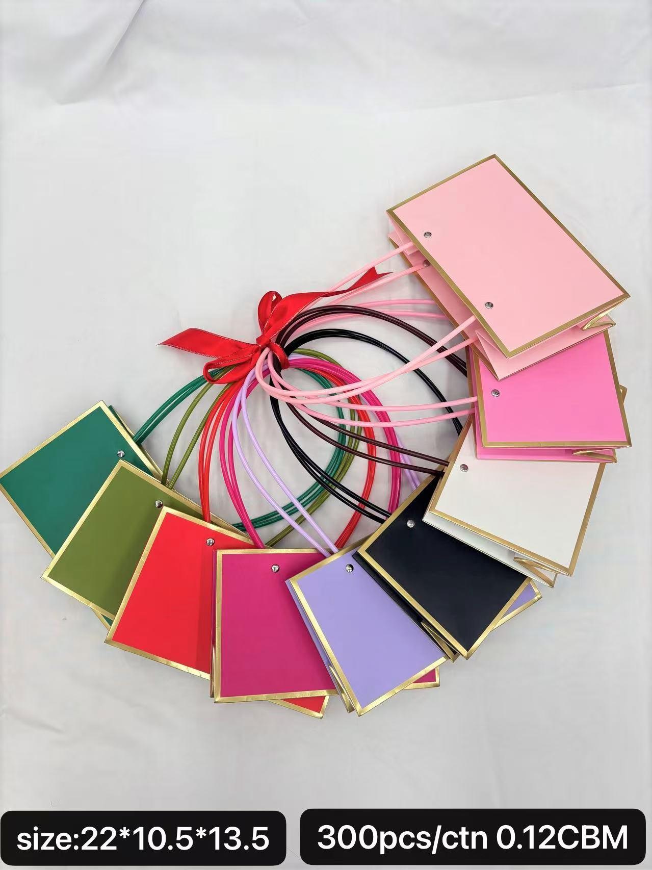 Bolsa para flores con borde dorado