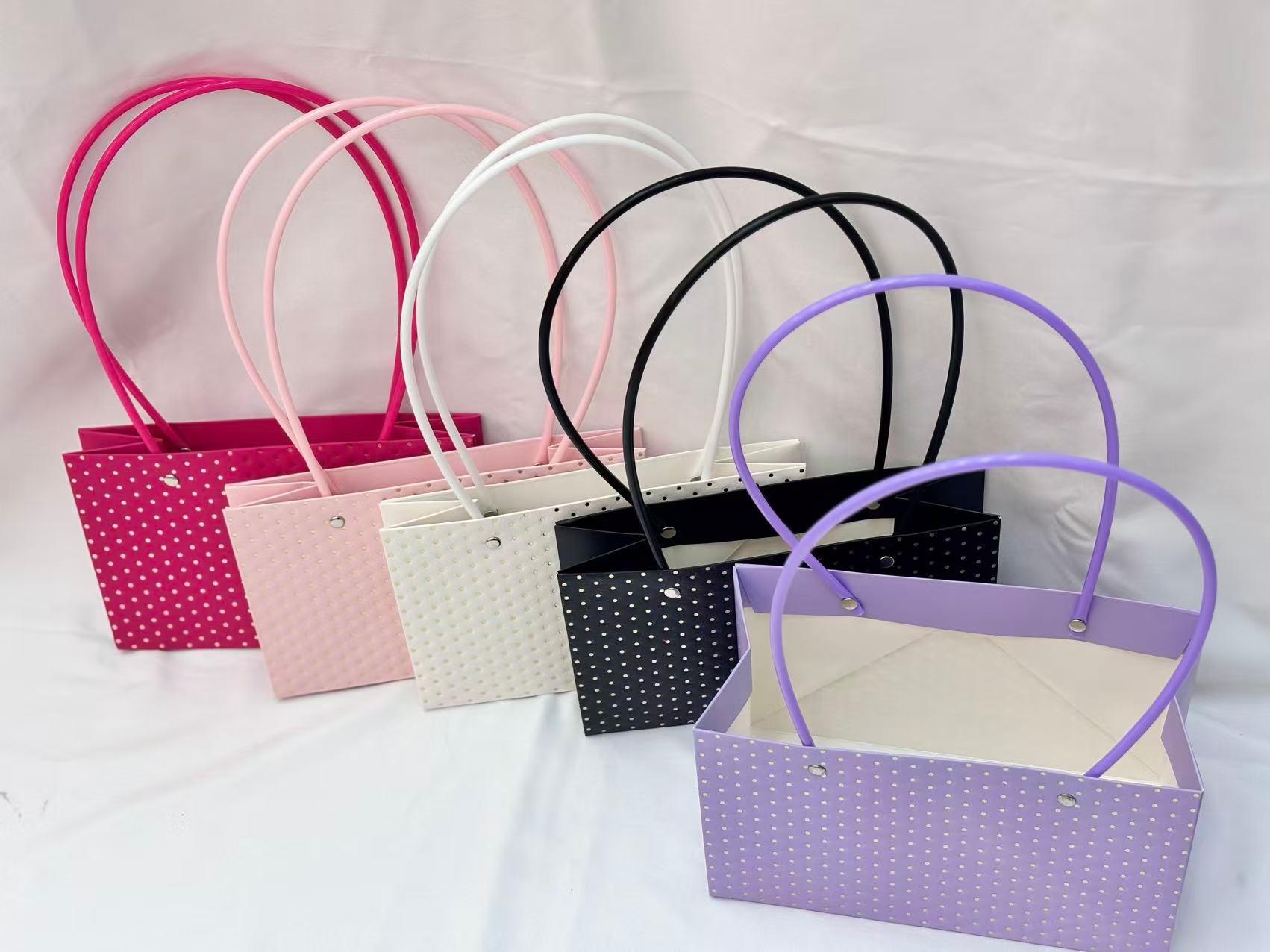 Bolsa para flores con puntos dorados