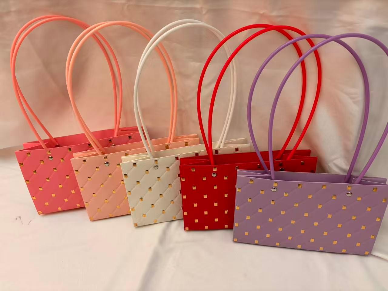 Bolsa para flores con diseño de diamantes dorados
