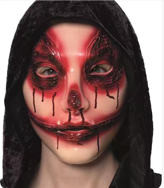 Máscara roja con cicatrices y tela negra para Halloween