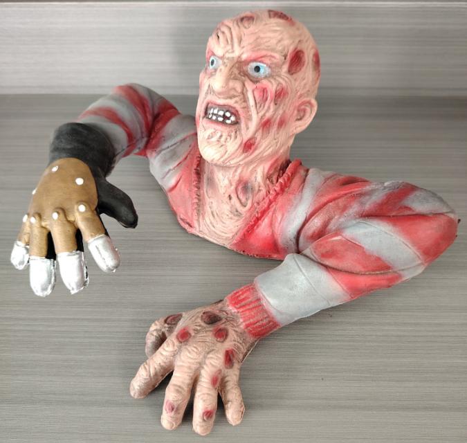 Máscara de zombi de látex con rostro ensangrentado