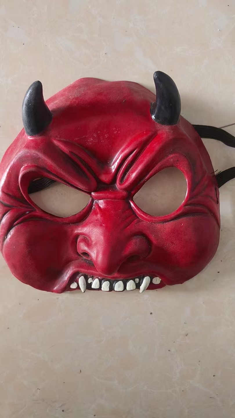 Media máscara de diablo rojo de látex con cuernos