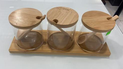Set de 3 frascos para condimentos con base de madera