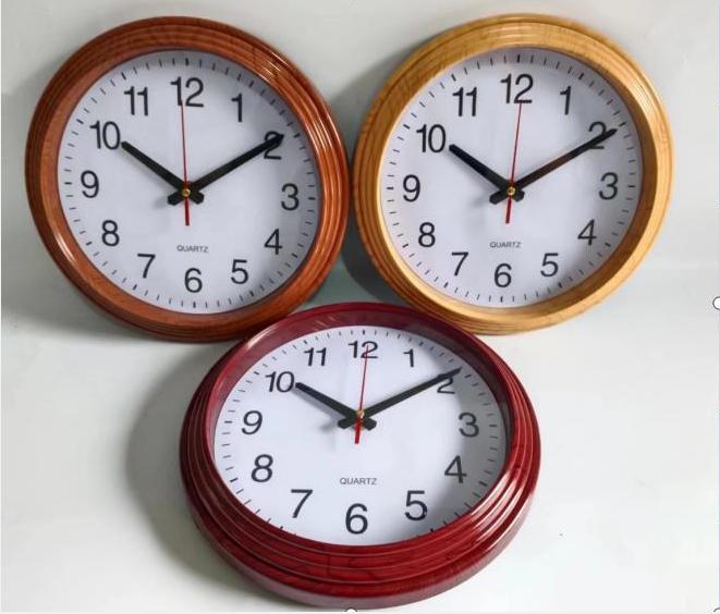 Reloj de pared tipo madera XH-A2614M de 26 cm