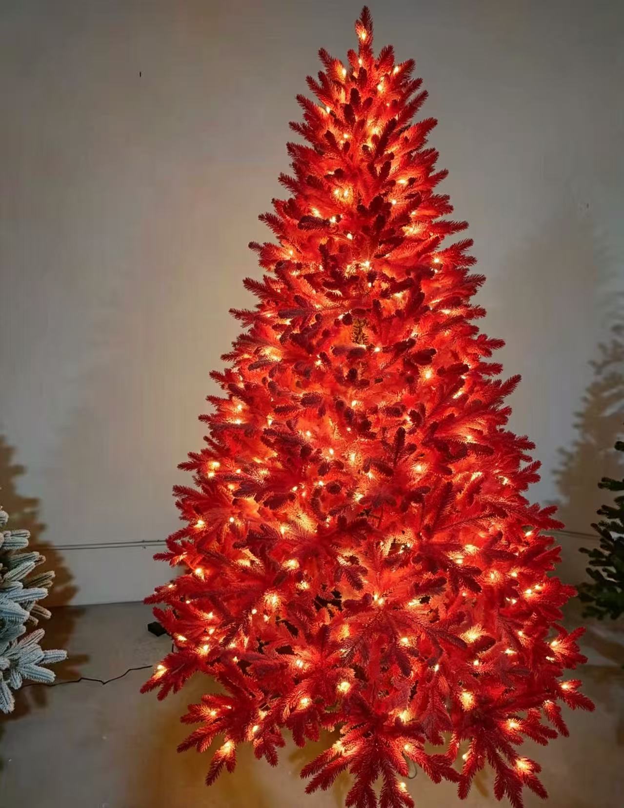 Árbol de Navidad rojo afelpado con luces de 180 cm y 650 puntas