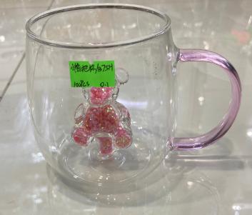 Taza con diseño de oso y asa rosada