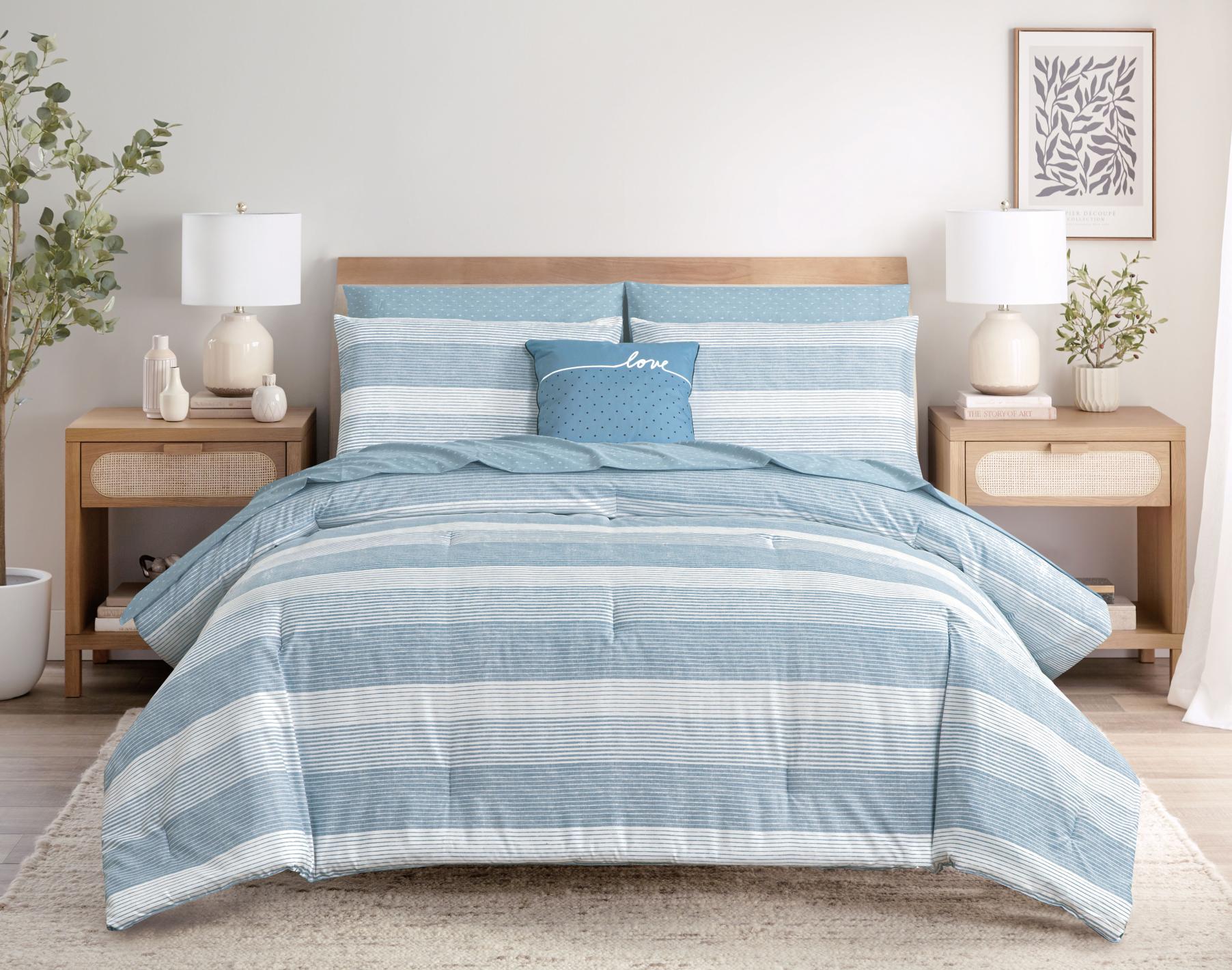Set de ropa de cama con plumón de rayas celestes de 260 x 240 cm, 8 piezas