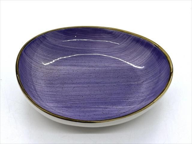 Plato hondo de porcelana morada de 23 x 18 x 4 cm