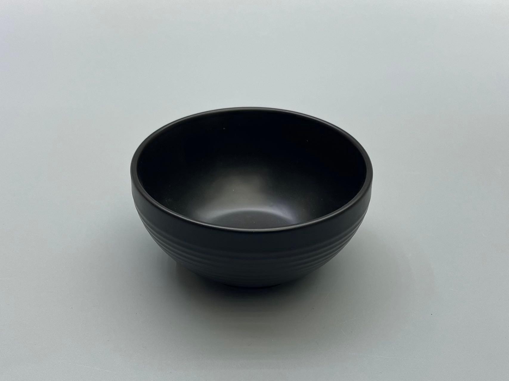 Bowl de porcelana en color negro de 6 x 12 cm
