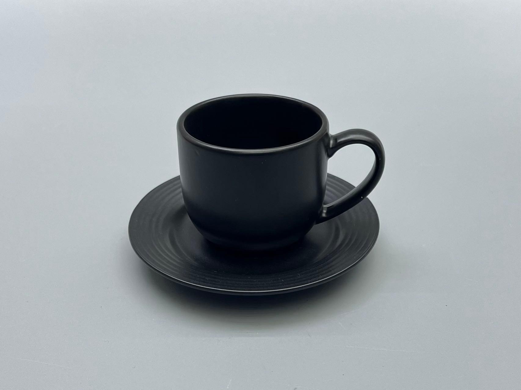 Set de 6 tazas con platos de porcelana en color negro de 120 ml