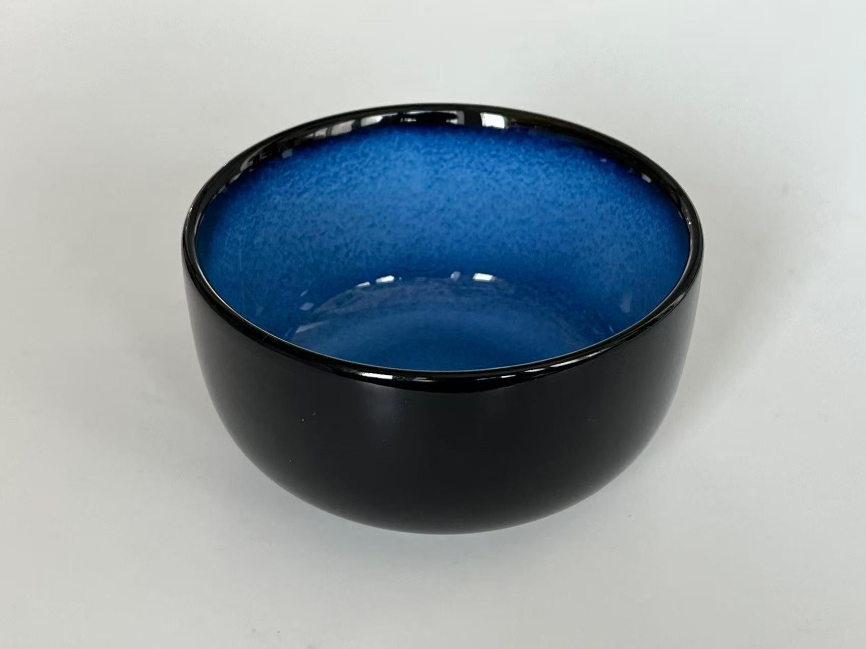 Bowl de porcelana con interior azul de 10 x 10 x 5,5 cm