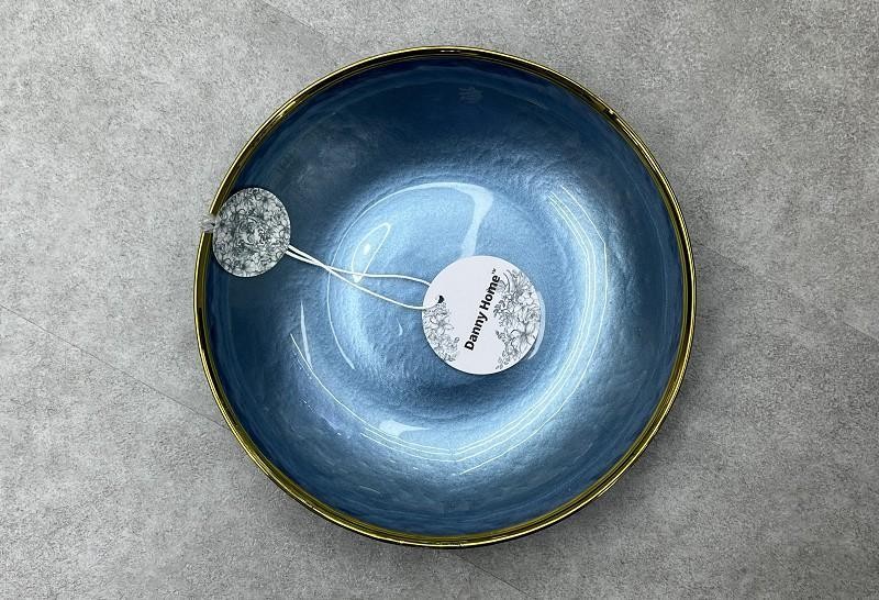 Plato hondo de vidrio con acabado azul y borde dorado de 21,5 x 4 cm